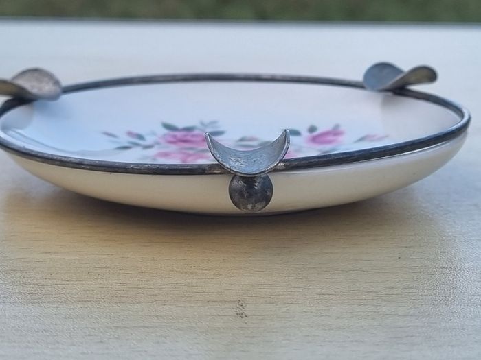 Vintage ashtray made by the British manufacturer Enoch Wedgwood (Tunstall) Ltd.