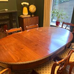 Edwardian Oval Dining Table and 6 chairs