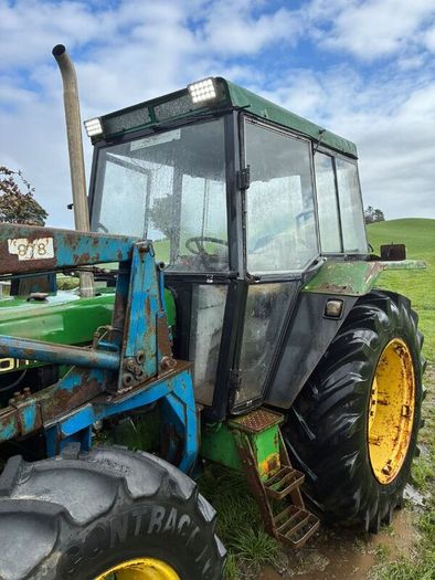 John Deere 2140