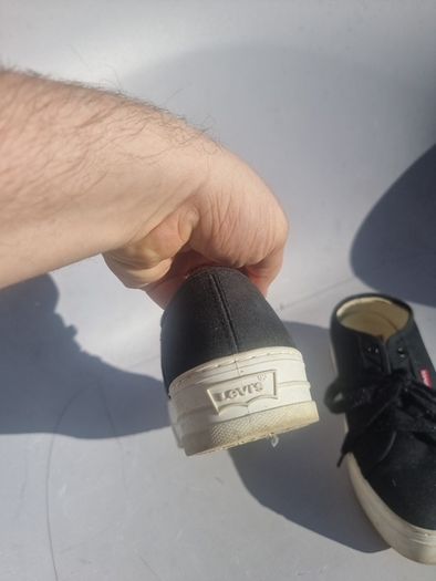 Levi's trainers size 5.