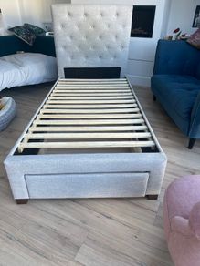 Single bed frame with buttoned headboard