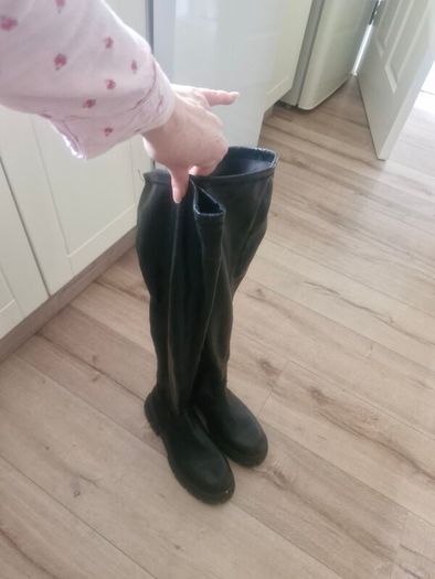 Thigh boots