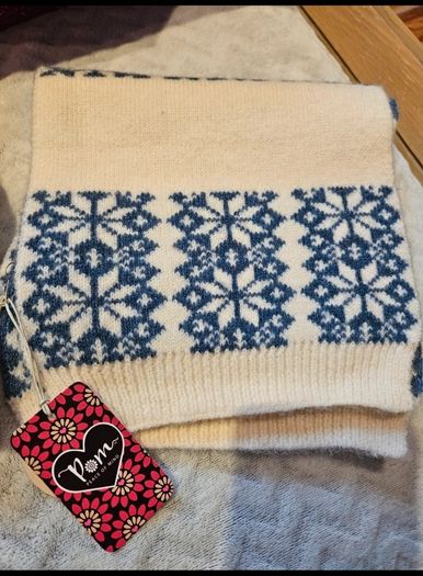 Scandi Style Hat and scarf set brand new