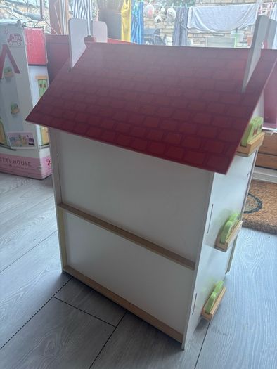 Le Toy Van wooden dolls house