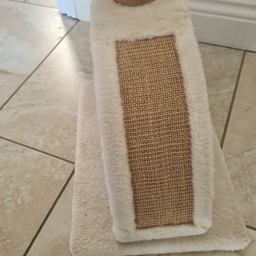 Zoofari Cat Scratching Post