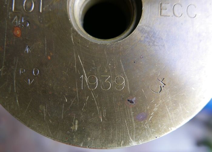 Vintage Large WW2 Brass round shell. 37inch Gun Round. Marked 1939. (67.5cm in length)