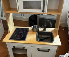 toy kitchen