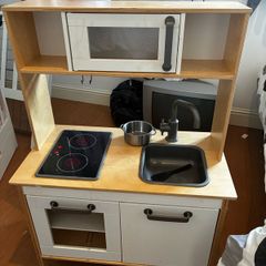 toy kitchen