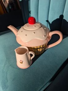 Cake Teapot and Milk Jug