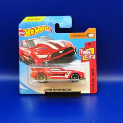 Hot Wheels Custom '15 Ford Mustang, new.
