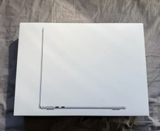 MacBook Air 13 Inch M2 - 8GB RAM, 256GB SSD, Silver, 100% Battery Health