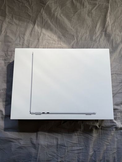 MacBook Air 13 Inch M2 - 8GB RAM, 256GB SSD, Silver, 100% Battery Health