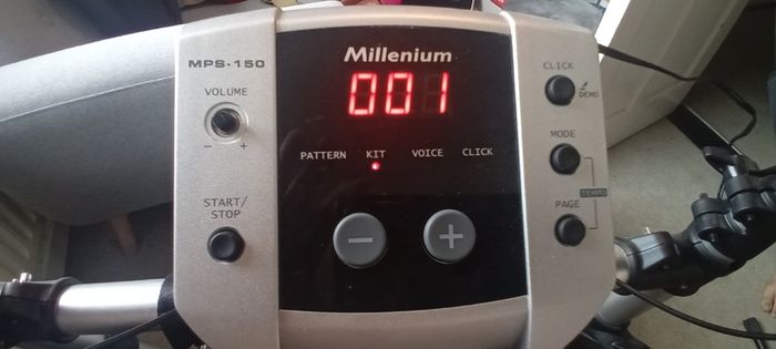 Electronic drum kit