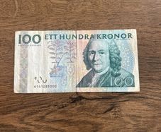 Sweden 100 Kronor Banknote  Carl von Linne Design  Collectible Swedish Currency