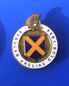 VERULAM ANGLING CLUB 1934 (St. Albans, Hertfordshire) - membership badge (1950s / 1960s). A rare badge!
