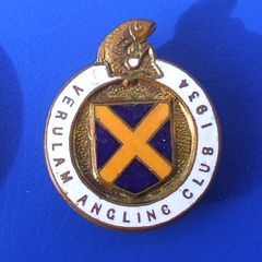 VERULAM ANGLING CLUB 1934 (St. Albans, Hertfordshire) - membership badge (1950s / 1960s). A rare badge!