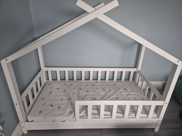 Toddler bed