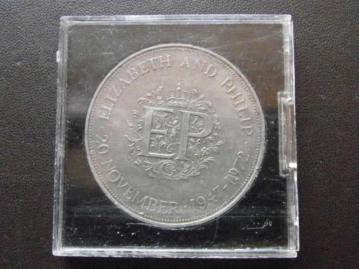 1972 Great Britain 25 New Pence 'Royal Silver Wedding Anniversary'
