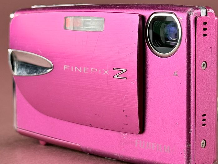 Fujifilm FinePix Z20fd compact point and shoot camera
