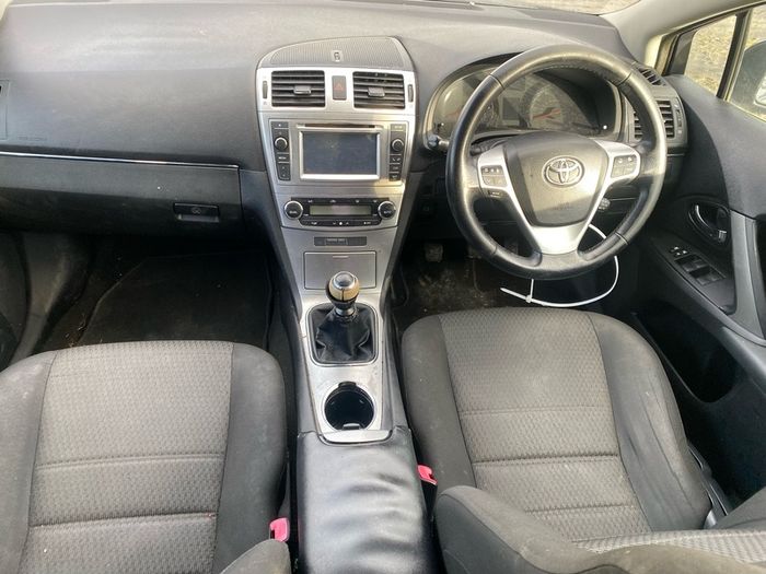 2014 Toyota Avensis Breaking