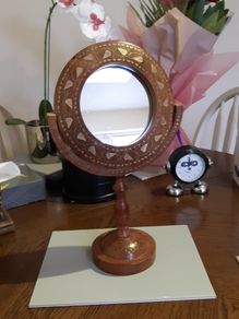 Vanity mirror on stand