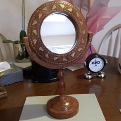 Vanity mirror on stand