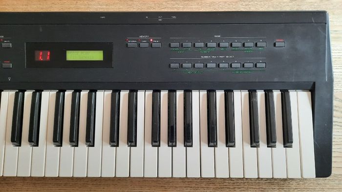 Yamaha SY22 Dynamic Vector Synthesizer