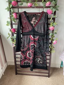 dress 100% cotton black patterned dress v neckline & long sleeves size small