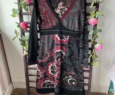 dress 100% cotton black patterned dress v neckline & long sleeves size small