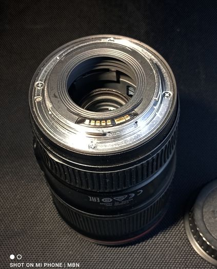 Canon EF 16-35 f/4 L IS USM lens