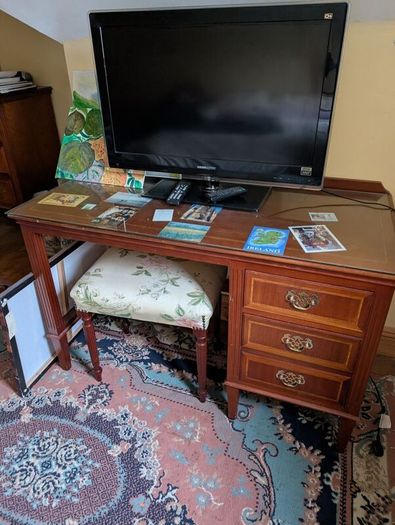 bedroom suite