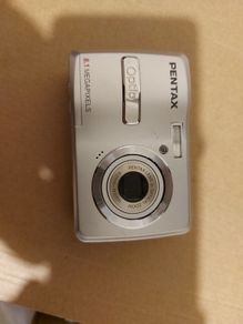 Pentax Optio E40, 8.1 megapixels, Takes 2 AA Batteries, working great and in excellent cosmetic condition