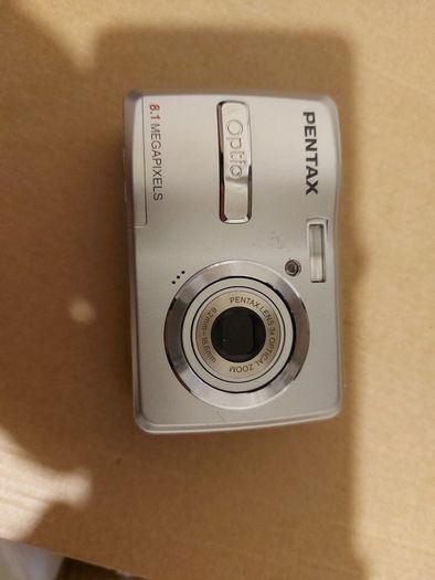 Pentax Optio E40, 8.1 megapixels, Takes 2 AA Batteries, working great and in excellent cosmetic condition
