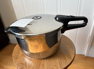Fissler Vitaquick stainless steel pressure cooker New