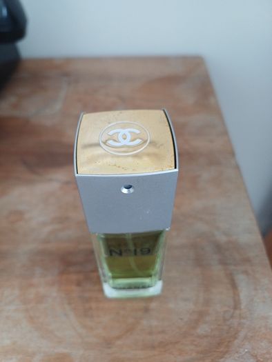 Chanel No 19