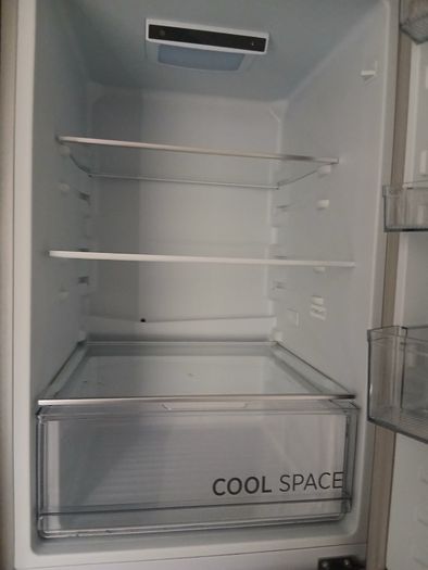 Indesit Fridge Freezer, free standing.