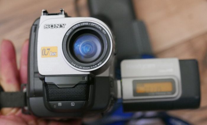 Sony Handycam CCD-TRV64E Hi8 Analogue Camcorder