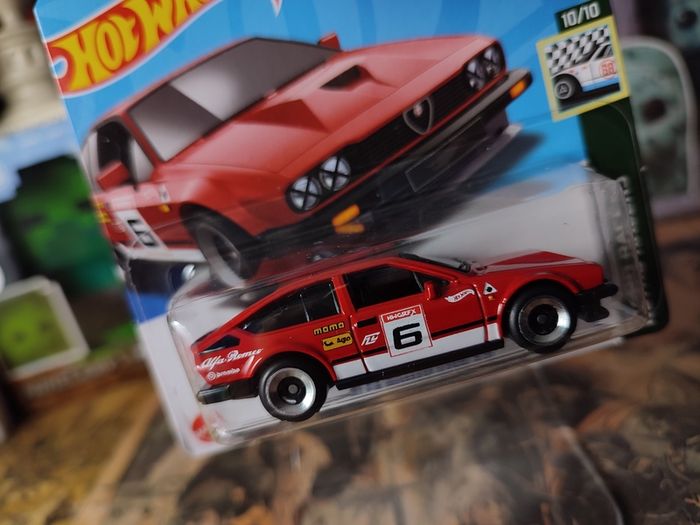 Alfa Romeo GTV6 3.0 ! Red Variant ! HW Retro Racers ! 2022 ! Hot Wheels ! Mattel !