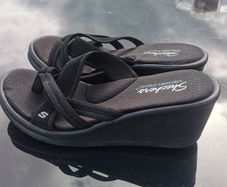 Skechers Women's Rumblers - Young at HeartHeels Sandals size 7