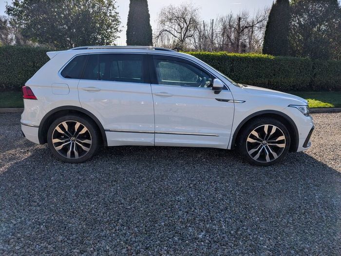 2022 VW Tiguan R-Line 2.0 TDI 150 BHP | Pan Roof
