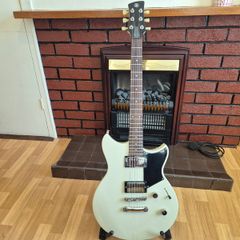 Yamaha Revstar RSE20 Electric Guitar White