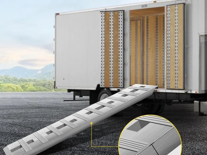 Aluminum Trailer Ramps 2721.6 kg Total Beavertail Hook End 1 Pair 2 Ramps