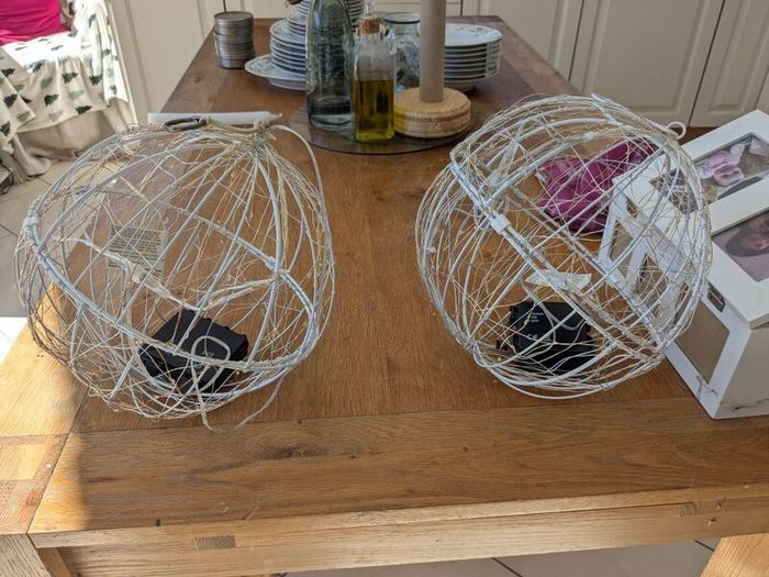 Decorative hanging balls with lights