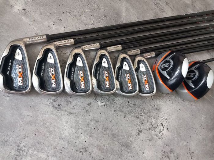 Dunlop golf clubs. Right handed clubs