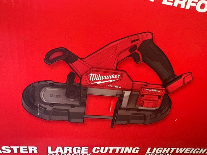 MILWAUKEE Fuel Compact Bandsaw