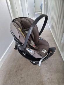 Cybex Baby car seat with car Console