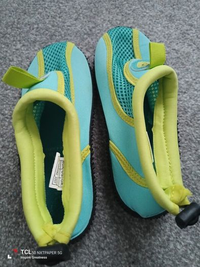 Kids swim shoes.size 11/29