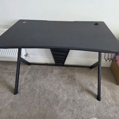 Desk - Gaming / office - like new !