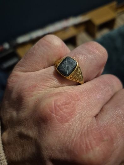Vintage 9ct gold hematite signet  ring