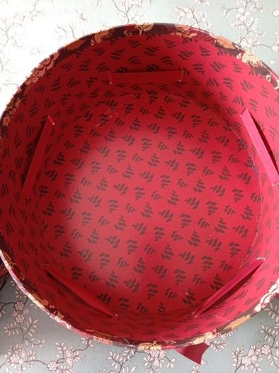 2 hat boxes